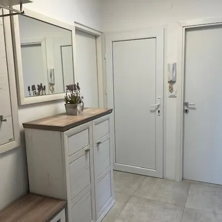 Angels Mirjana 公寓